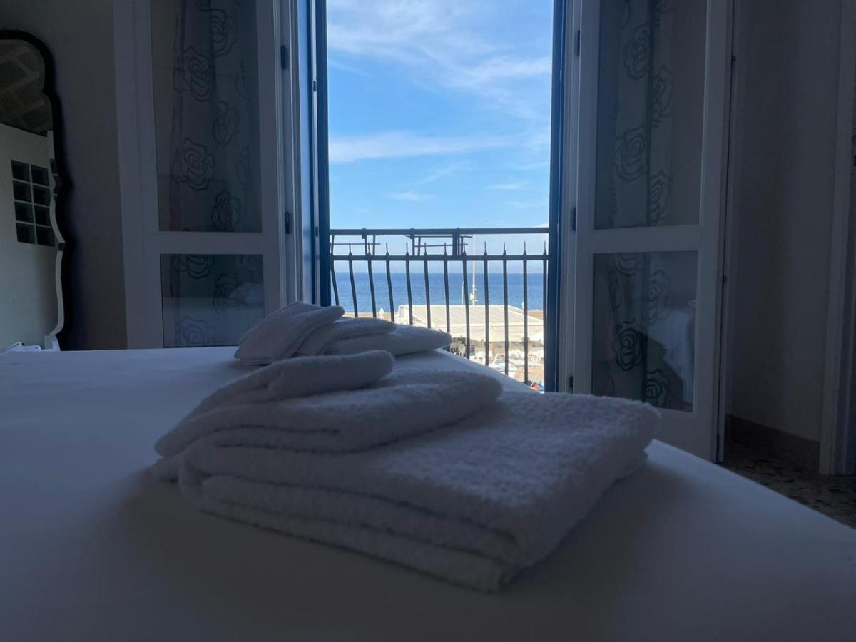 Hotel La camera sul porto Marettimo Esterno foto
