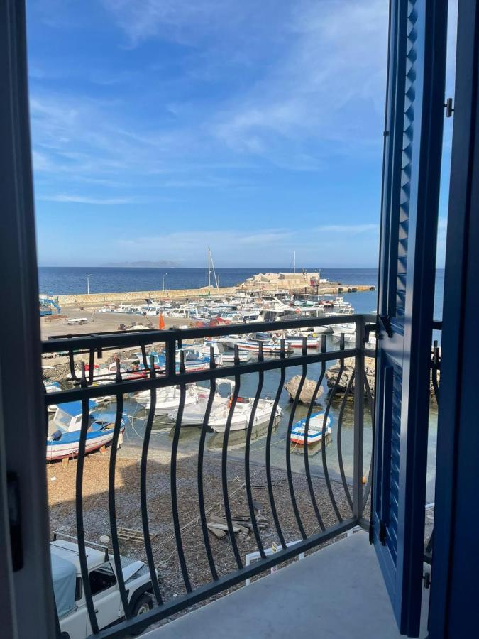 Hotel La camera sul porto Marettimo Esterno foto