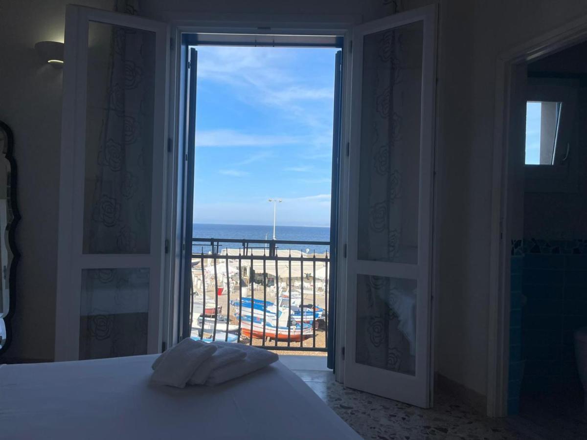 Hotel La camera sul porto Marettimo Esterno foto