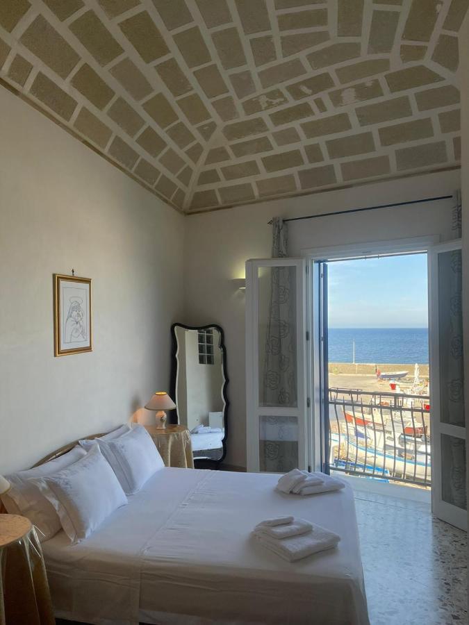 Hotel La camera sul porto Marettimo Esterno foto